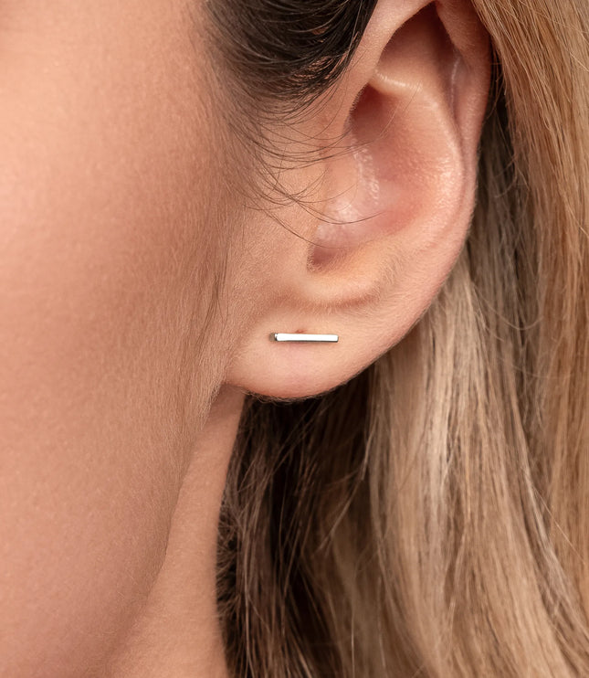 Xclusive Jewelry Earrings Stud Earring Silver Bar Stud Earrings close 2