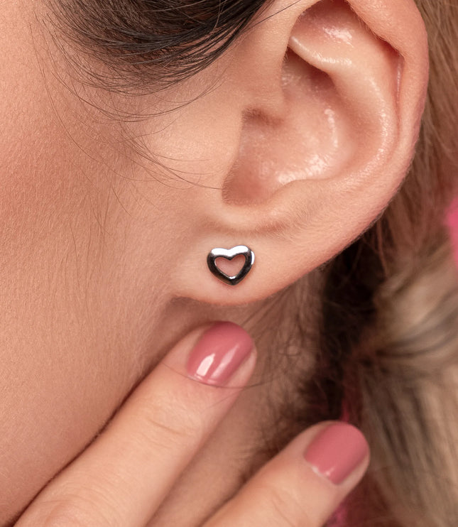 Xclusive Jewelry Earrings Stud Earring Silver Heart Stud Earrings close 1