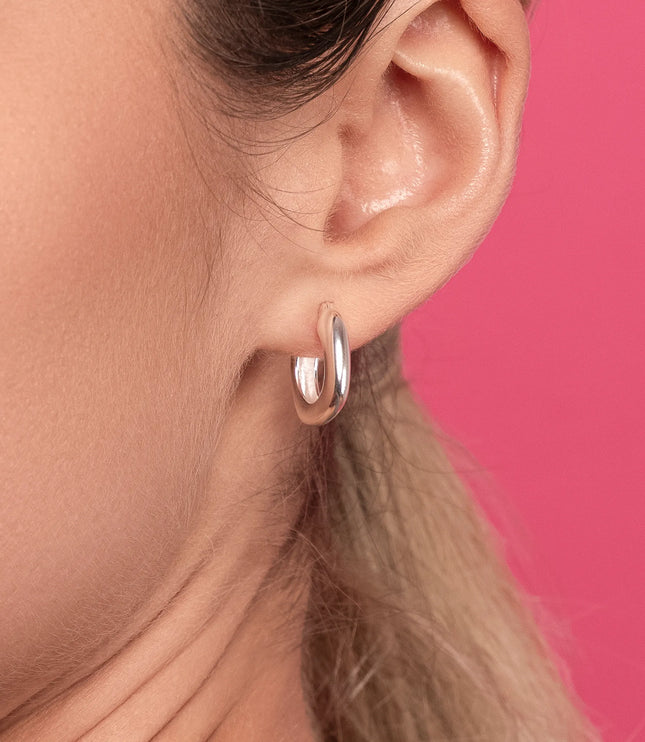 Xclusive Jewelry Earrings Hoop Earring Square Chunky Silver Hoop Earrings close 2